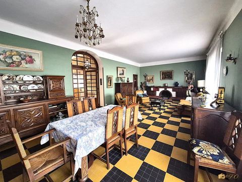   Maison de caract�re 14 pi�ces � Villeneuve-de-Marsan Propri�t�/ch�teau - 14 pi�ce(s) - 330 m�