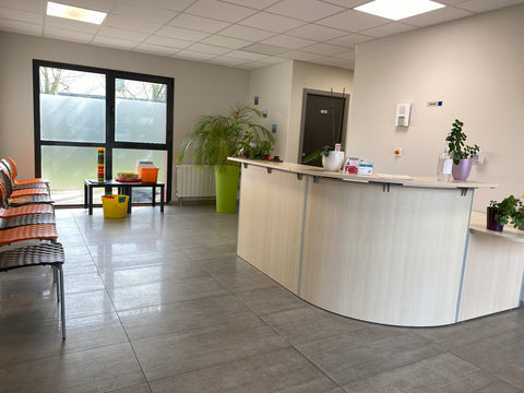 &Agrave; VENDRE � 7 cabinets m&eacute;dicaux � Isneauville (76) � 310 m&sup2; Environ et 2 appartements 920200 76230 Isneauville