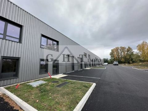 Entrep&ocirc;t &agrave; la vente de 800m&sup2; - Mont&eacute;vrain 1050000 77144 Montevrain