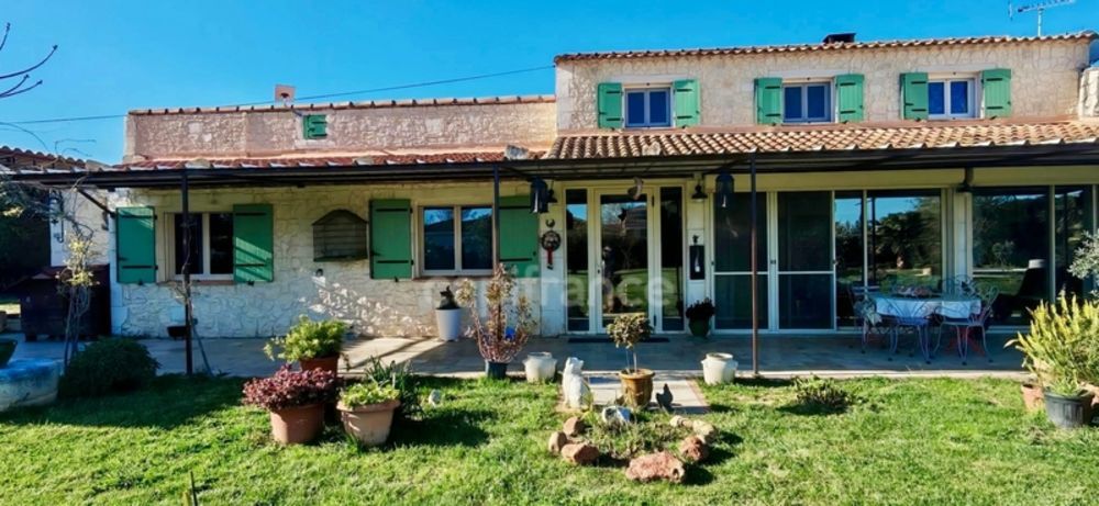 � vendre  Propri�t�/ch�teau Arles (13200)