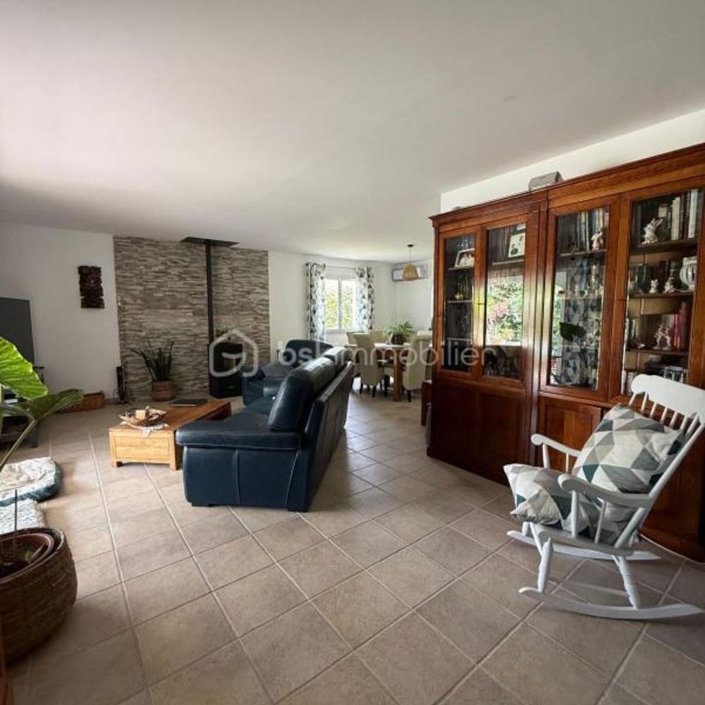 � vendre  Villa Pouzolles (34480)