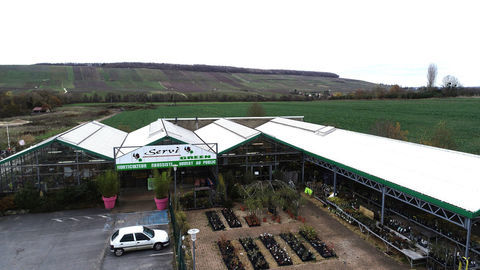 Ch&acirc;teau-Thierry &agrave; louer un ensemble de serres commerciales de 1022 m2 sur un terrain de 4158 m2 6230 02400 Blesmes