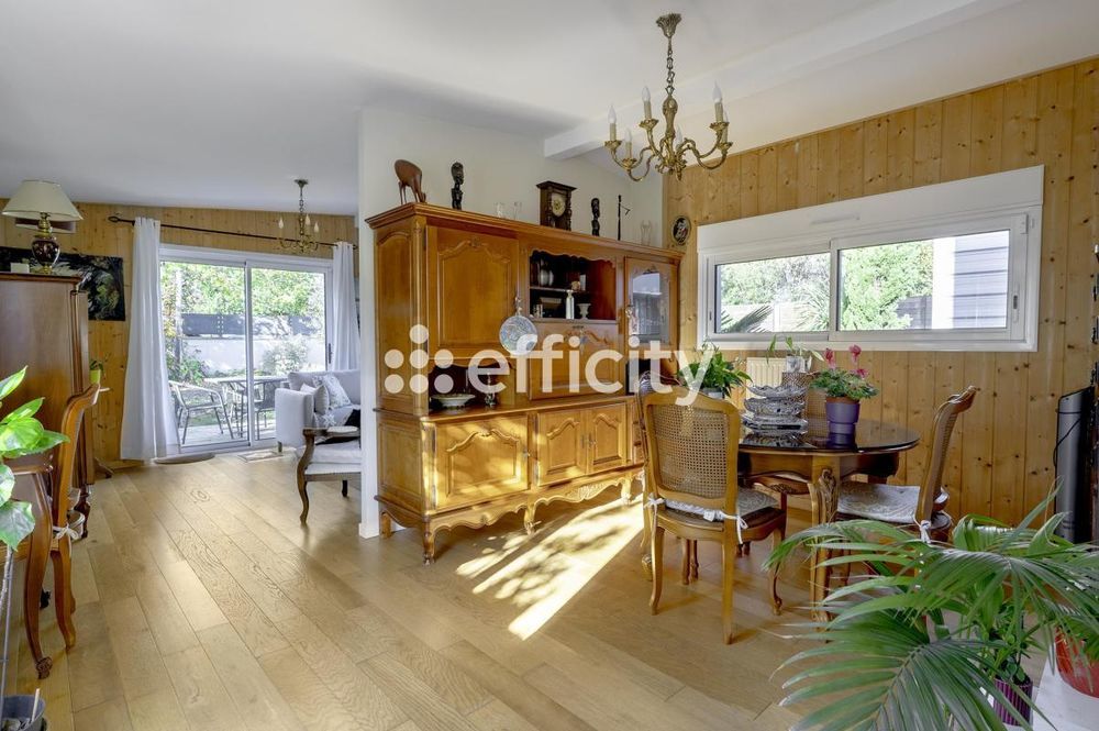 � vendre  Villa Bruges (33520)