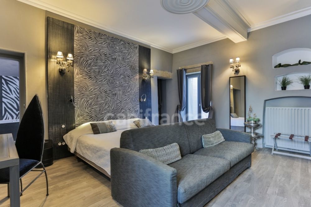 � vendre  Propri�t�/ch�teau Uz�s (30700)