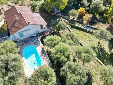   Charmante maison de 154 m� avec d�pendances et piscine � Tourtour Maison - 6 pi�ce(s) - 154 m�