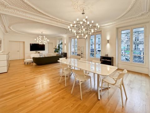 Bureaux livr&eacute;s r&eacute;nov&eacute;s climatis&eacute;s, avec parquet et moulures 16000 75008 Paris