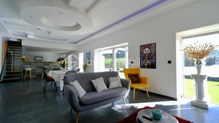  Villa � vendre 4 pi�ces 175 m�