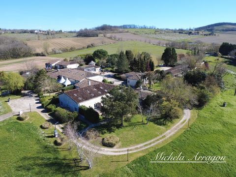   Domaine touristique / village vacances � vendre � 25 g�tes ind�pendants � restaurant � piscine � spa � 12 ha � Dordogne Lot � in Propri�t�/ch�teau - 15 + pi�ce(s) - 1600 m�