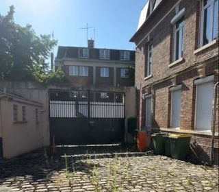  Immeuble � vendre 15 + pi�ces 1200 m�