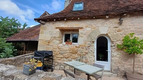   Maison du 17�me dans environnement tr�s calme, avec un gite ou maison d'amis Maison - 8 pi�ce(s) - 212 m�