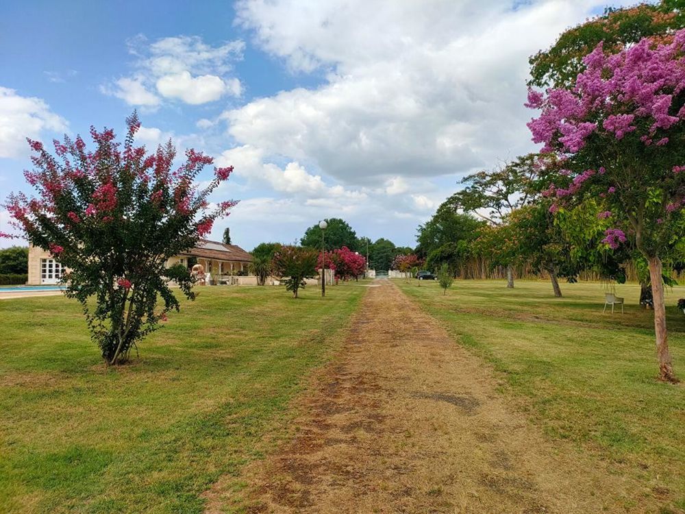 � vendre  Propri�t�/ch�teau Saint-Seurin-de-Prats (24230)