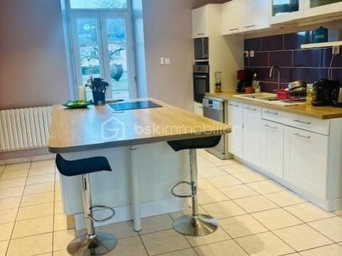   Coup de c�ur ! Maison familiale r�nov�e de 176 m� � Grand terrain de 1000 m� dont une parcelle constructible � 4 chambres � Clim Maison - 6 pi�ce(s) - 176 m�