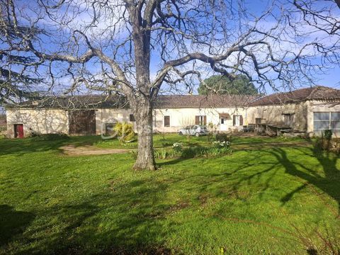   Corps de ferme en partie habitable - 500 m� sur terrain de 3000 m� Maison - 6 pi�ce(s) - 109 m�