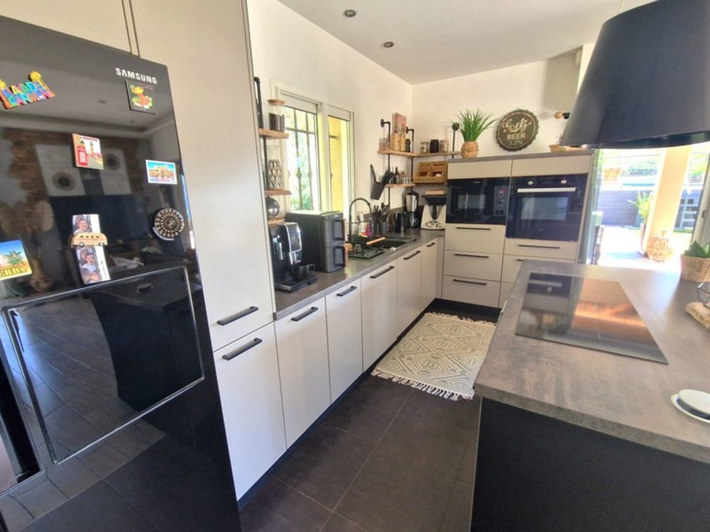 � vendre  Villa La Roquette-sur-Var (06670)