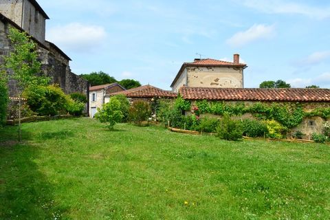   Maison de village 185 metre carre avec jardin CHERVES CHATELARS (16) Maison - 6 pi�ce(s) - 184 m�
