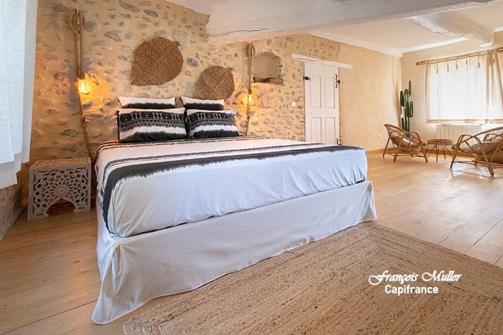 � vendre  Propri�t�/ch�teau Les M�es (04190)