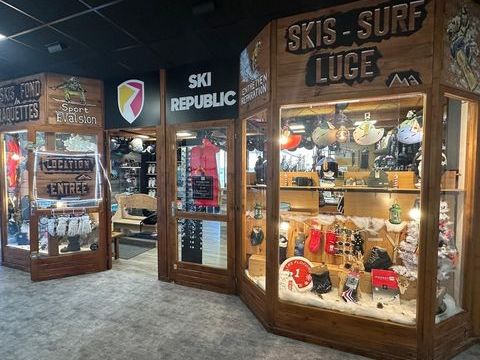 &Agrave; vendre � Murs et fonds de commerce � Magasin de location et vente de mat&eacute;riel de montagne 129000 38250 Villard de lans