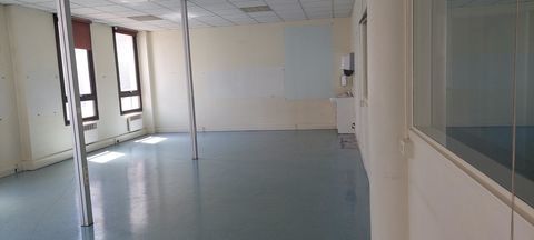 Plateau de 215 m&sup2; de bureaux enti&egrave;rement modulable ! 5850 75010 Paris