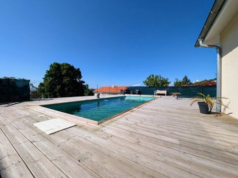   Maison Maison - 6 pi�ce(s) - 195 m�