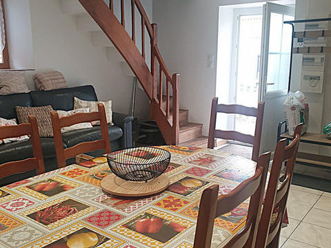   Maison r�nov�e avec deux d�pendances � Charme, potentiel et tranquillit� � Aigre (16140) Maison - 4 pi�ce(s) - 80 m�