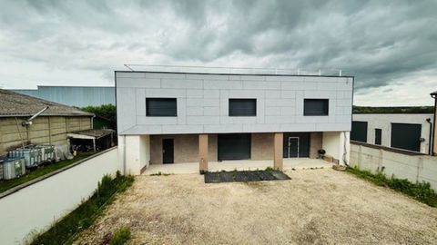&Agrave; Meaux – Espace, fonctionnalit&eacute; et confort ! Entrep&ocirc;t de 326 m&sup2; sur deux niveaux avec bureaux + maison de 85 m&sup2; (2 chambres ou 870400 77100 Meaux