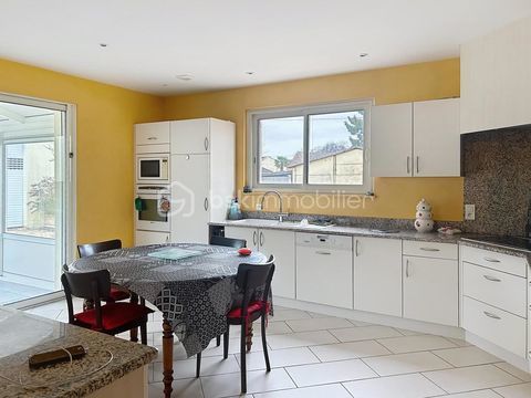   Emmanuelle DUPOUX Maison - 8 pi�ce(s) - 249 m�