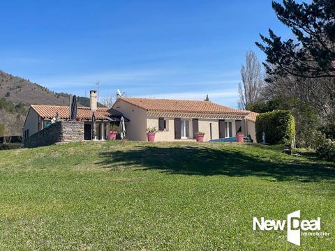   Tr�s jolie villa de plain pied T6, de 150 m2 habitables, 3 chambres �  ENTREPIERRES (04), avec piscine Villa - 6 pi�ce(s) - 150 m�