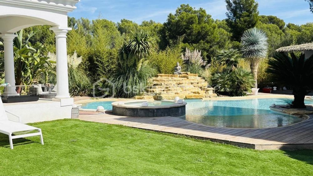 � vendre  Villa La Cadi�re-d'Azur (83740)