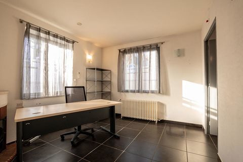 LIEUX UNIQUES &reg; x PROPRI&Eacute;T&Eacute;S PRIV&Eacute;ES PROPOSE LOCAL 66.29 m&sup2; (Parking et Cave) POUR ACTIVITES DE SERVICES ORL&Eacute;ANS GARE 950 45000 Orleans