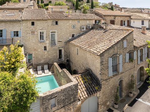   Maison de caract�re (pr�s de 320 m2, 5 chambres) avec cour int�rieure, piscine & appartement ind�pendant (pr�s de 135 m2, 2 cham Maison - 12 pi�ce(s) - 455 m�