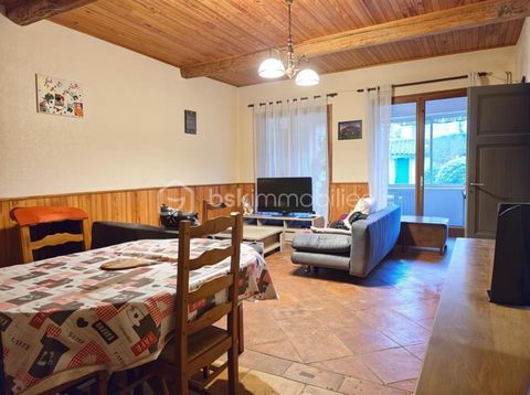   Grande Maison de Village (260 m�) : Volumes Exceptionnels et Local Professionnel Ind�pendant Maison - 7 pi�ce(s) - 260 m�