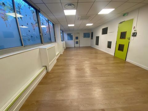 Locaux ERP situ&eacute;s &agrave; proximit&eacute; de la Porte de Vincennes 22667 94300 Vincennes