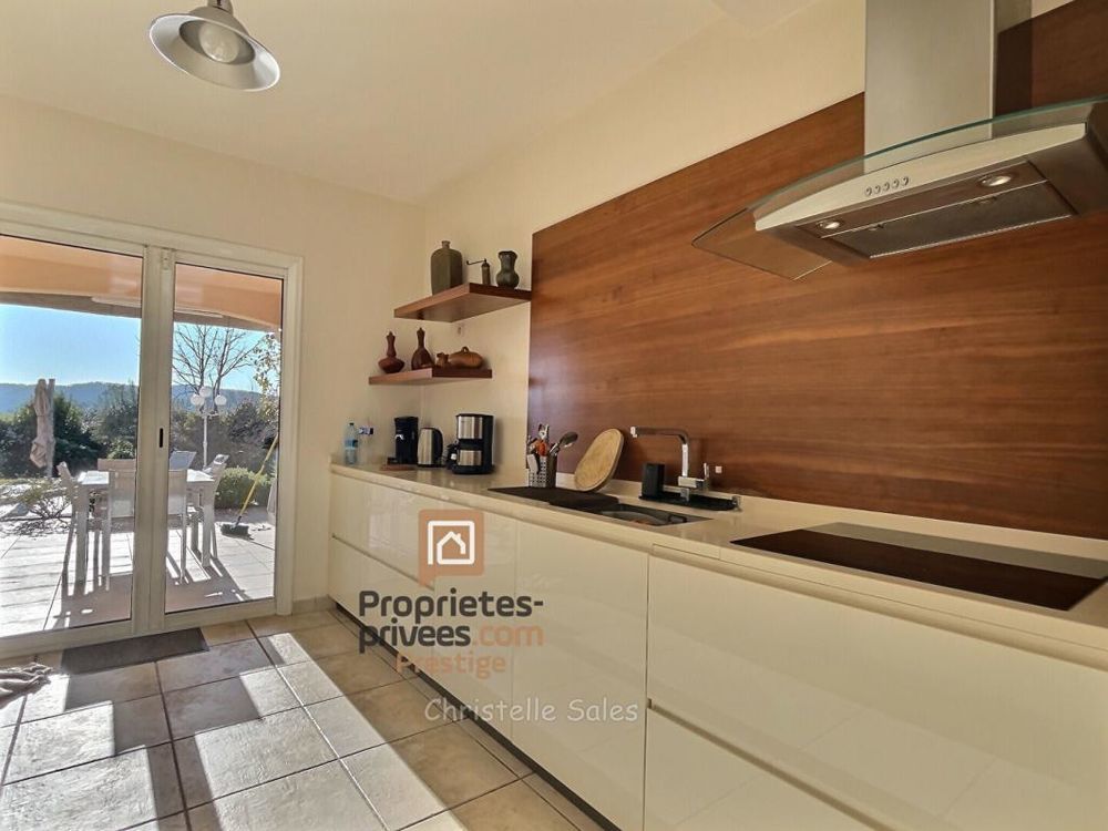 � vendre  Villa Bagnols-en-For�t (83600)