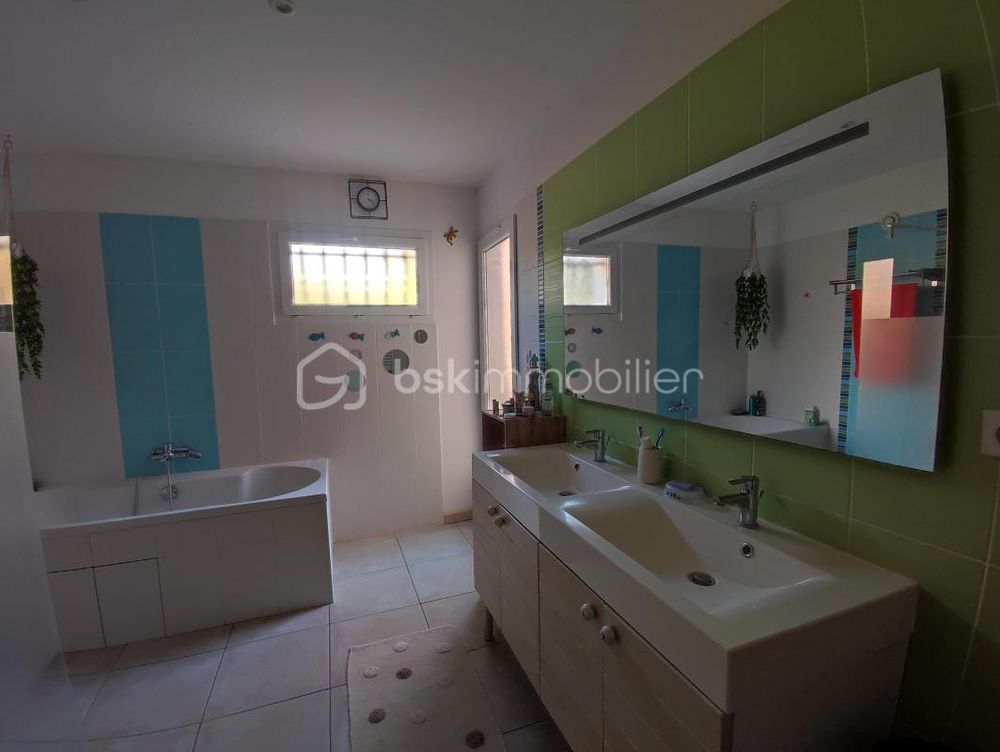 � vendre  Propri�t�/ch�teau Mondragon (84430)