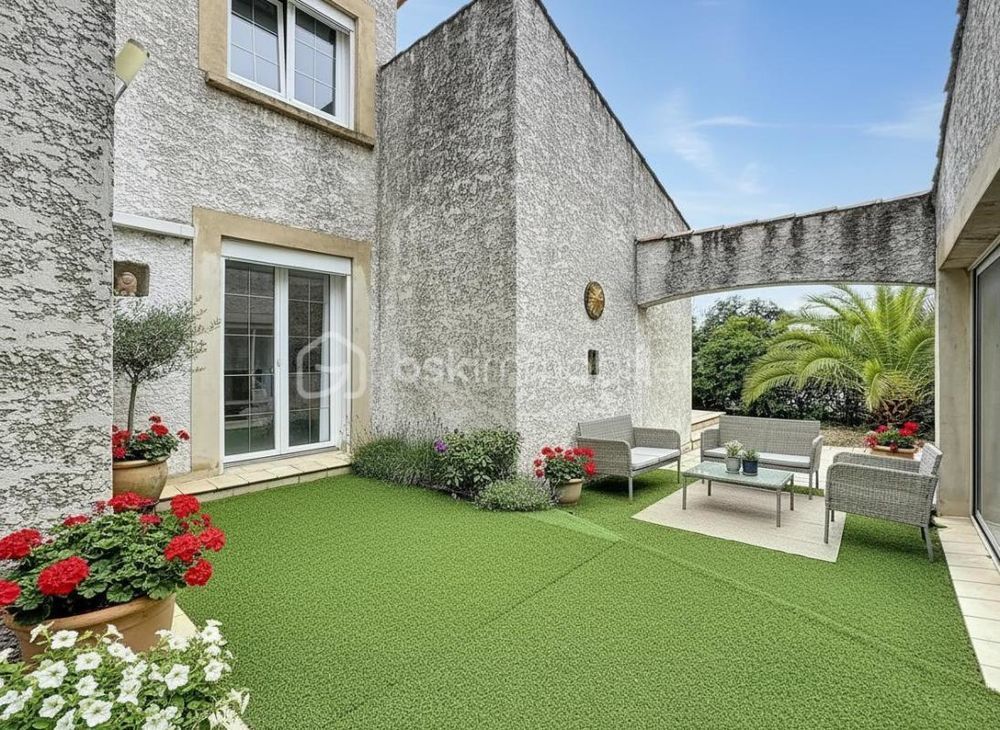 � vendre  Villa P�rols (34470)