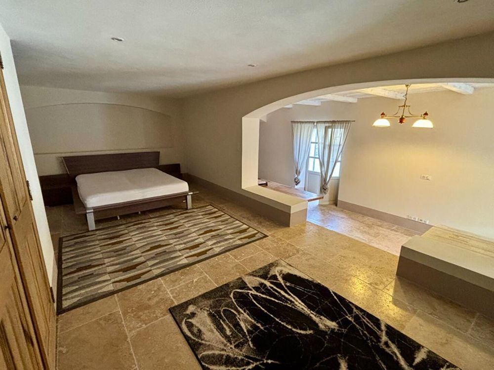 � vendre  Propri�t�/ch�teau Uz�s (30700)