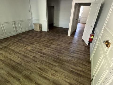 Local en RDC environ 65 m&sup2; 605 12000 Rodez