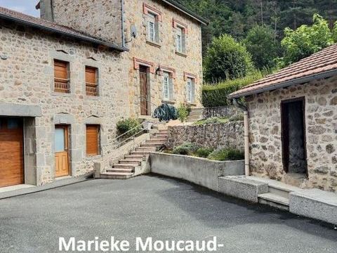   Beauzac 43590 Belle maison de caract�re en pierre 3 chambres plusieurs d�pendances sur 600m� de terrain Maison - 5 pi�ce(s) - 81 m�