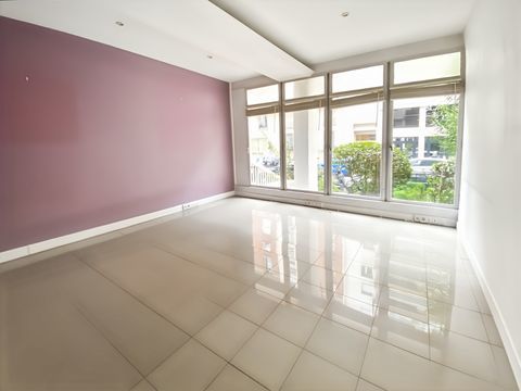 A proximit&eacute; de la Maison de la Radio, bureaux &agrave; louer en RDC haut 475000 75016 Paris