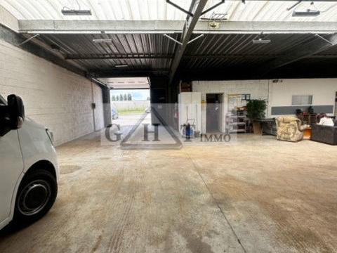 ENTREPOT BUREAUX 350 M&sup2; A VENDRE VAUX-LE-PENIL 400000 77000 Vaux le penil