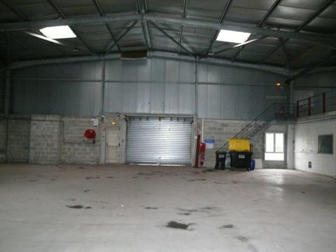 ? A LOUER CHATEAUBERNARD Zone Commercial Local Bureau ? 6610 16100 Chateaubernard