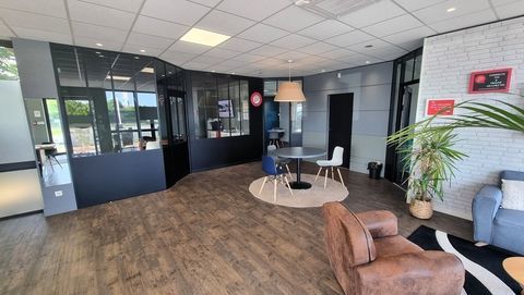 Dpt Charente Maritime (17), &agrave; vendre SAINT PIERRE D'OLERON Local commercial - Plain pied terrain 680m&sup2; 549500 17310 Saint pierre d oleron