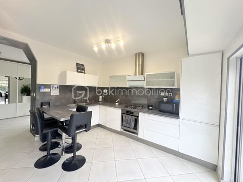   Maison de ville familiale 120 m2 3 chambres avec jardin garage et acc�s rapide gare Maison - 5 pi�ce(s) - 120 m�