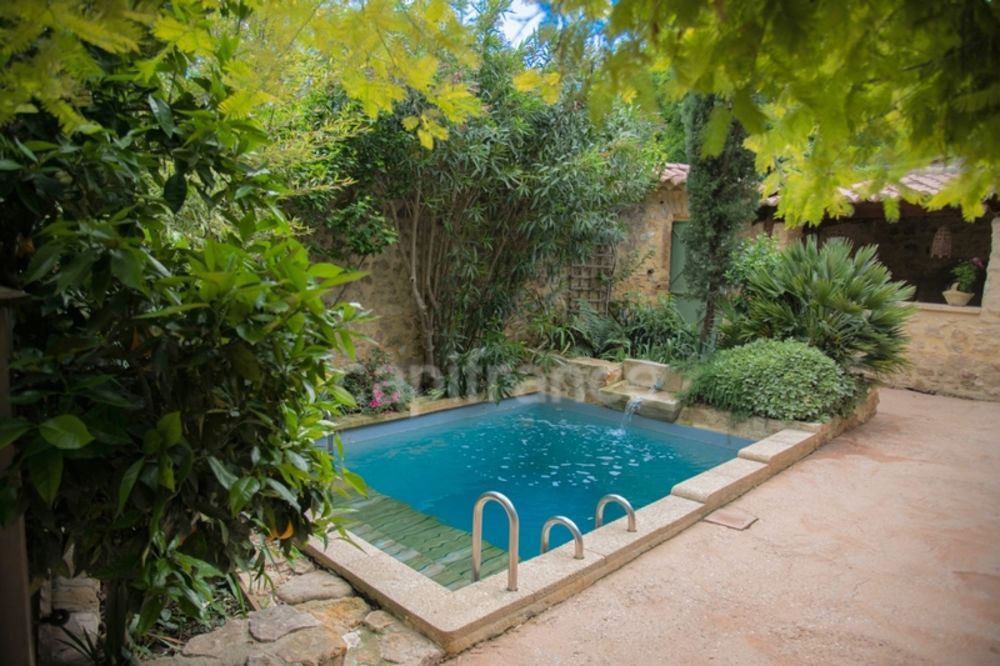 � vendre  Propri�t�/ch�teau Uz�s (30700)