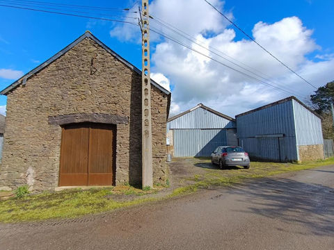   29530 Plonevez du Faou Hangar 500 m� et d�pendances avec parcelle bois�e Maison - 4 pi�ce(s) - 550 m�