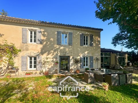   ALPILLES   Mas en campagne de   250m� � MOLLEGES, 4 chambres, beaux volumes , terrain 5 000m�, piscine,  calme et s�r�nit� Maison - 7 pi�ce(s) - 254 m�
