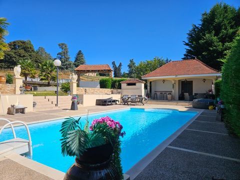   Maison de charme avec piscine sur terrain de 4 618 m2 Maison - 10 pi�ce(s) - 287 m�