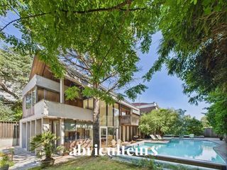  Maison � vendre 9 pi�ces 317 m�