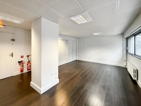 Bureaux de 131 m&sup2; &agrave; louer, proche m&eacute;tro Porte de Versailles 4066 75015 Paris