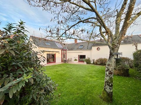   30 MN NANTES ,10 MN ANCENIS A COUFFE CHARME ET AUTHENTICITE POUR CETTE BELLE LONGERE Maison - 7 pi�ce(s) - 233 m�